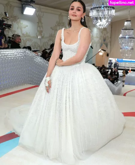 Alia Bhatt OnlyFans Thumbnail #yVmCmgOchz