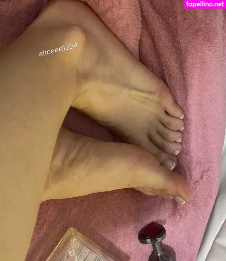 Alice Big Clit OnlyFans Thumbnail #5NzoTisyuL