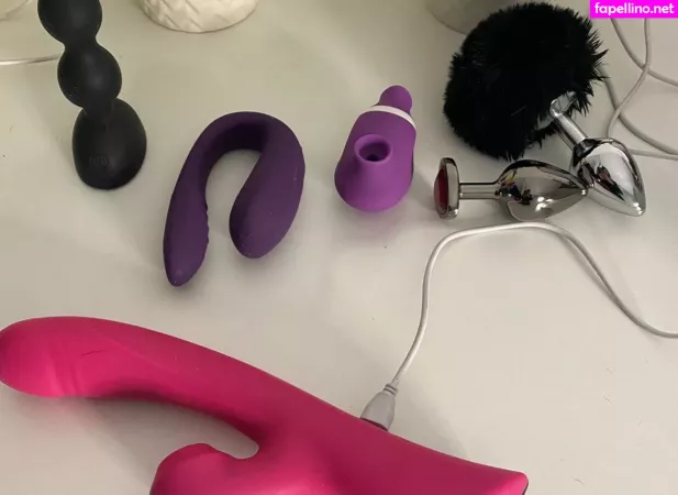 Alice Big Clit OnlyFans Thumbnail #WdcX63Jrmu