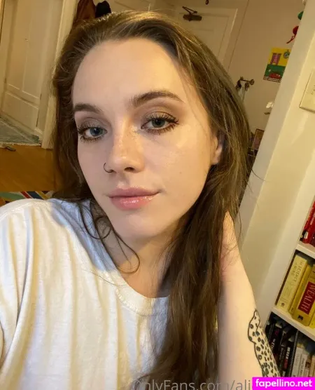 Alice Blazer OnlyFans Thumbnail #9kFTNSpabw