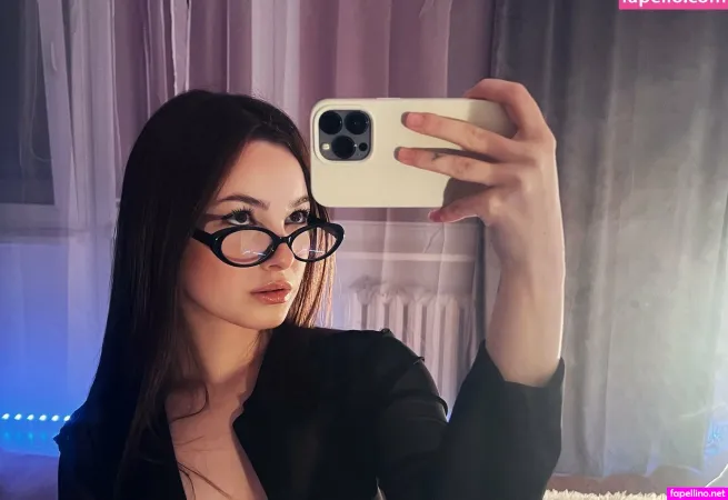 Alice Caprice OnlyFans Thumbnail #DmmKCdWCRj