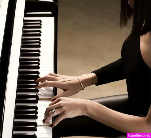 Alice Sara Ott OnlyFans Thumbnail #8nhh6BCUSy
