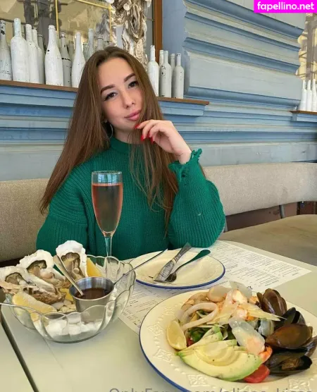 Alicee Kisss OnlyFans Thumbnail #VlyL8LbRtr