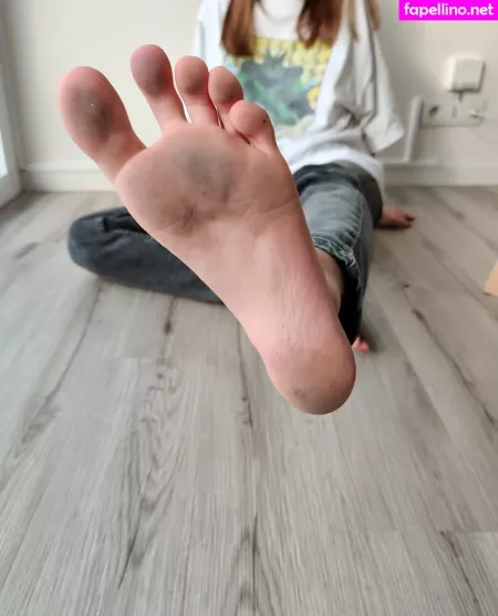 Alicefrenchfeet OnlyFans Thumbnail #01pM0Kl0EF