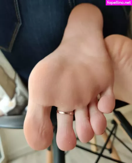 Alicefrenchfeet OnlyFans Thumbnail #0ewblsFF3K