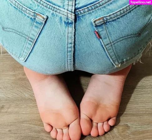 Alicefrenchfeet OnlyFans Thumbnail #AvfbUH3g8u