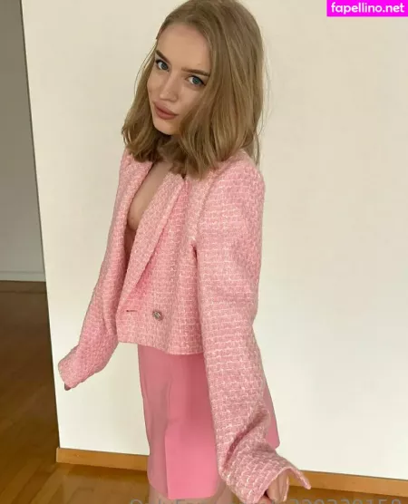 Alicewhiteeeeee OnlyFans Thumbnail #IOWVuqGwe6