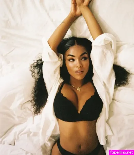 Alicia Awa OnlyFans Thumbnail #10cjeqZ25o