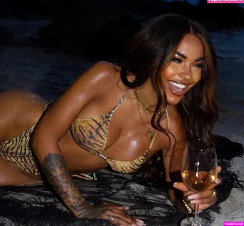 Alicia Awa OnlyFans Thumbnail #DMQmhQZWOP