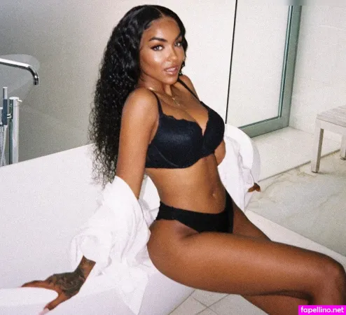 Alicia Awa OnlyFans Thumbnail #dNPfuIUrAk