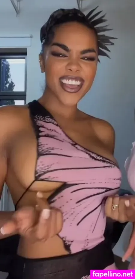 Alicia Awa OnlyFans Thumbnail #eEVlj6QqbL