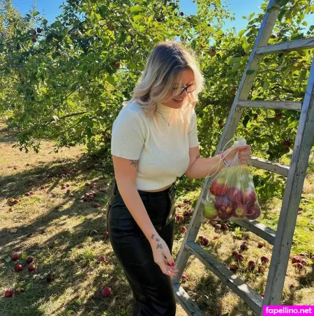 Alicia Laroche OnlyFans Thumbnail #PwT8vdxUA5