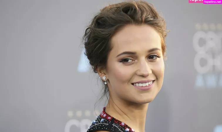 Alicia Vikander OnlyFans Thumbnail #udQGyouVuT