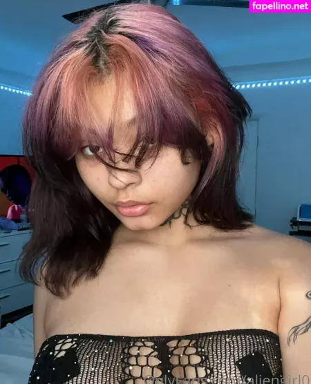 Aliengirl0 OnlyFans Thumbnail #LHc8nRYN03