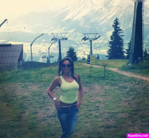 Alina Grozea OnlyFans Thumbnail #sbNUJRmJeo