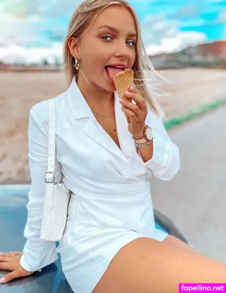 Alina Mour Main Profile Photo