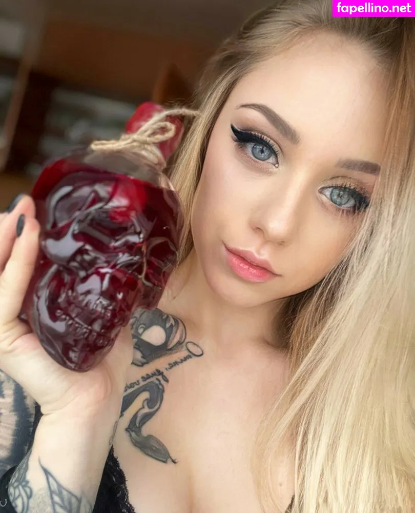 alinaaboom, santa.luna_ Nude Leaked OnlyFans Photo #VKIuCAEaUt