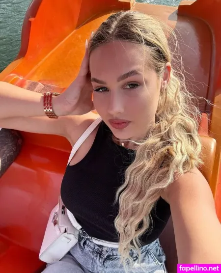 Alinaloveeeee OnlyFans Thumbnail #K3yb0Epuui