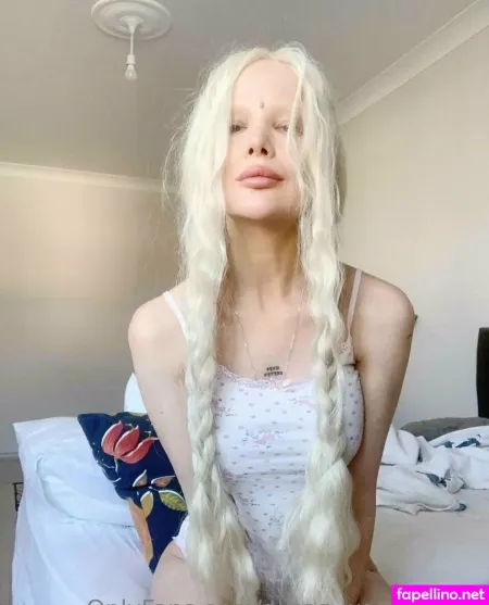 Alisas Wonderland OnlyFans Thumbnail #XNKvqONoJE