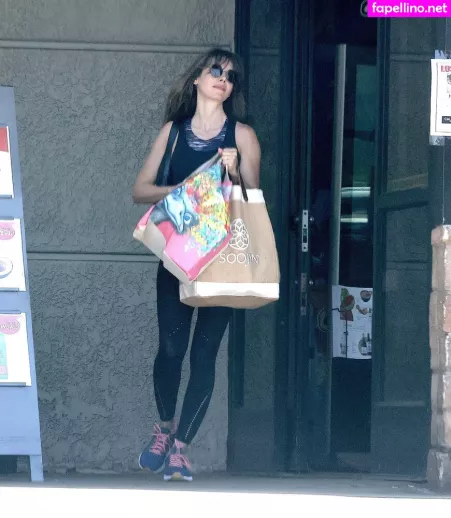 Alison Brie OnlyFans Thumbnail #1cQMCI5juV