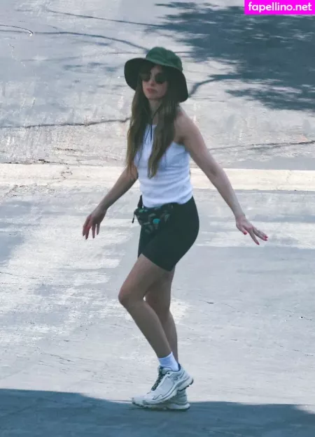 Alison Brie OnlyFans Thumbnail #d2WBGSO1Ua