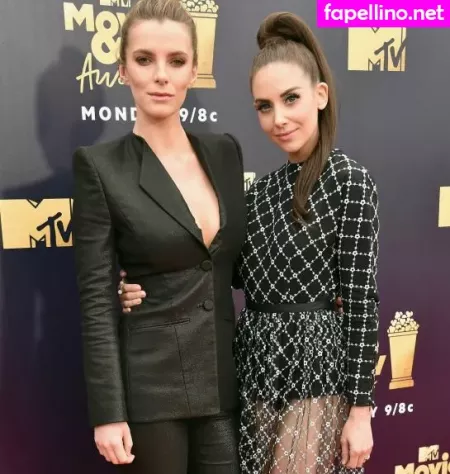 Alison Brie OnlyFans Thumbnail #giBATLViRN