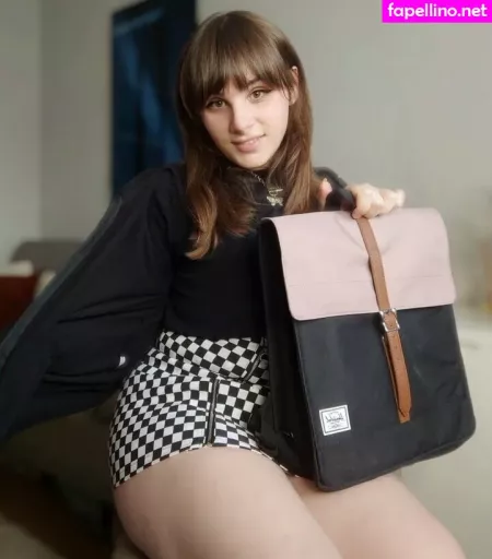 Alix Fembug OnlyFans Thumbnail #HwFdhuByQM