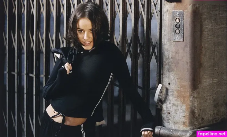 Alize Lyonnet OnlyFans Thumbnail #9pEout2cBO