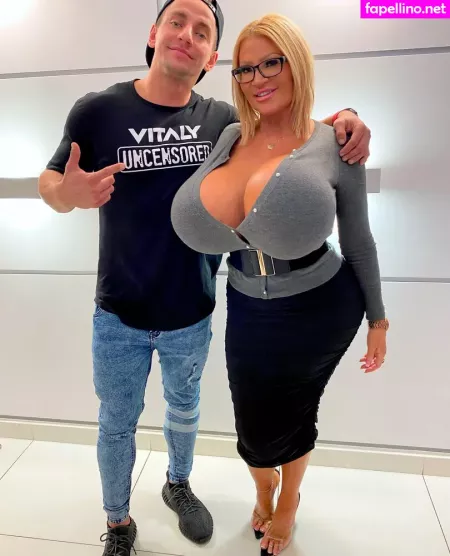 Allegracolesworld OnlyFans Thumbnail #XcKxbKAikx