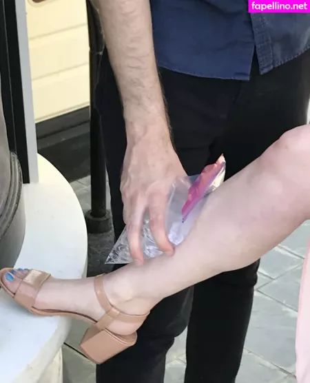 Allison Raskin OnlyFans Thumbnail #86LnMQBB1q