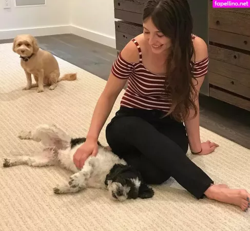 Allison Raskin OnlyFans Thumbnail #L4GPDyLWKY