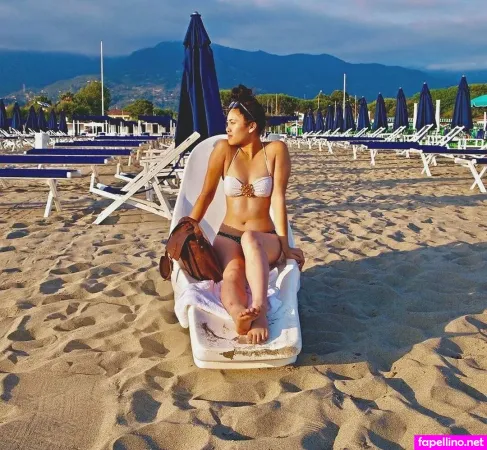 Allison Yellow OnlyFans Thumbnail #VfNb0DTKQt