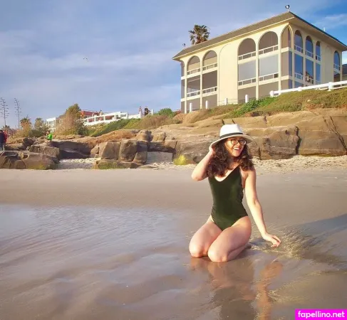 Allison Yellow OnlyFans Thumbnail #iHzHhsSfNX