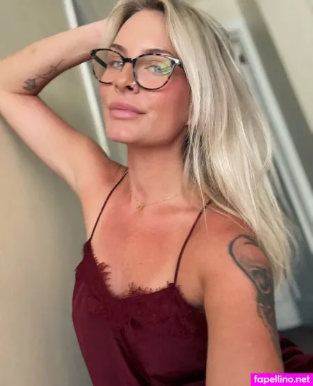 Alluring Housewife OnlyFans Thumbnail #AbwGBmm1tu