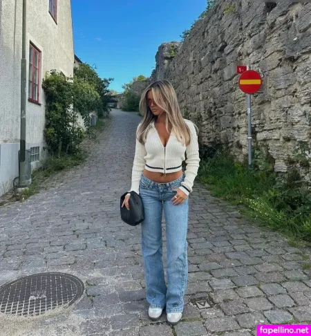 Alma Perssons OnlyFans Thumbnail #922xxrvhR5