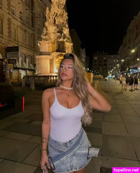 Almira Azemi OnlyFans Thumbnail #L5CxF1cV99