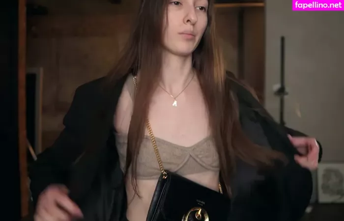 Aloona Larionova OnlyFans Thumbnail #E6GkPVexAO