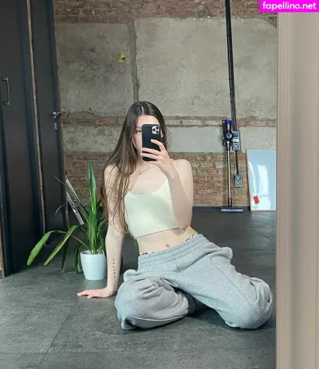Aloona Larionova OnlyFans Thumbnail #EdxRif1Q5e