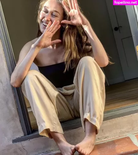 Alycia Debnam Carey OnlyFans Thumbnail #LX4M8qy8B1