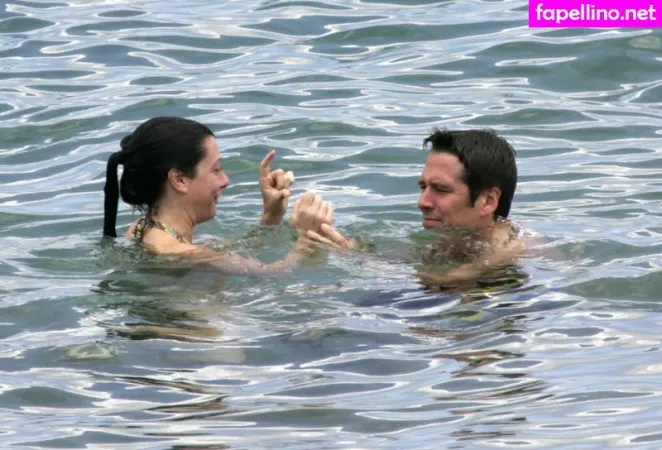 Alyson Hannigan OnlyFans Thumbnail #3YOrcxfJm7