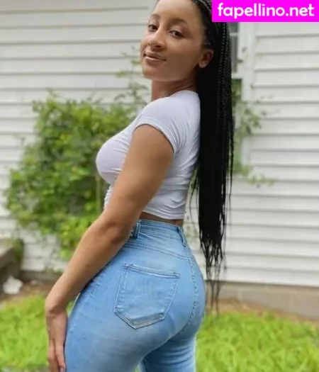 Alyssa Maxwell OnlyFans Thumbnail #3Cz1UgYlw0