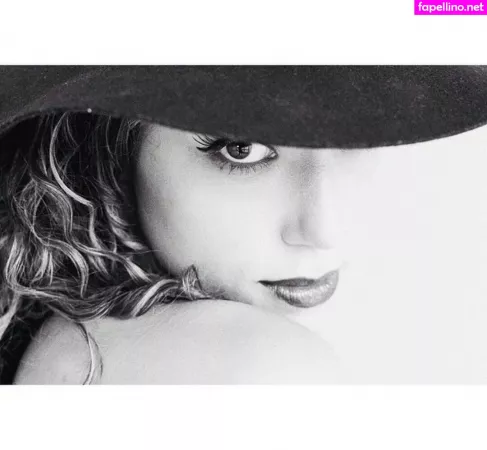 Amanda Crew OnlyFans Thumbnail #lpcrCtPZeN