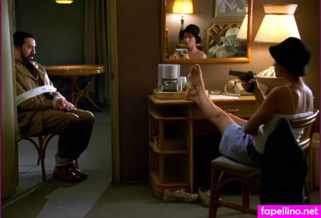 Amanda Peet Main Profile Photo