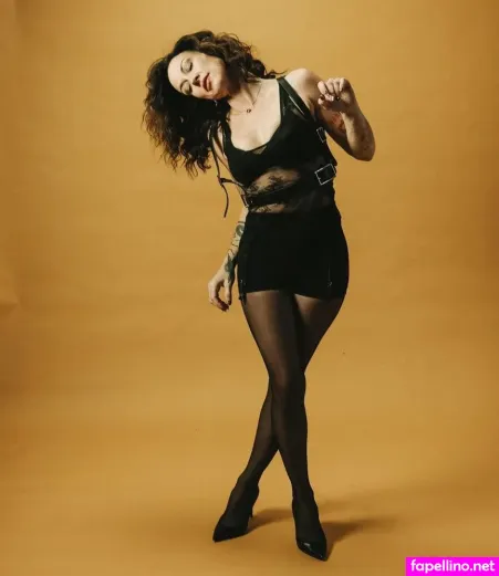 Amanda Shires OnlyFans Thumbnail #0jmnplmIxQ