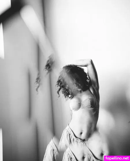 Amanda Shires OnlyFans Thumbnail #DnhLini1V1