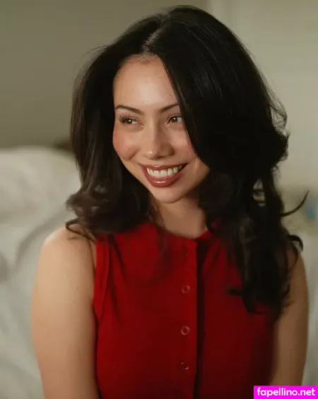 Amber Cosette Main Profile Photo