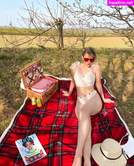 Amber Farndon OnlyFans Thumbnail #V4B5QTkwXA