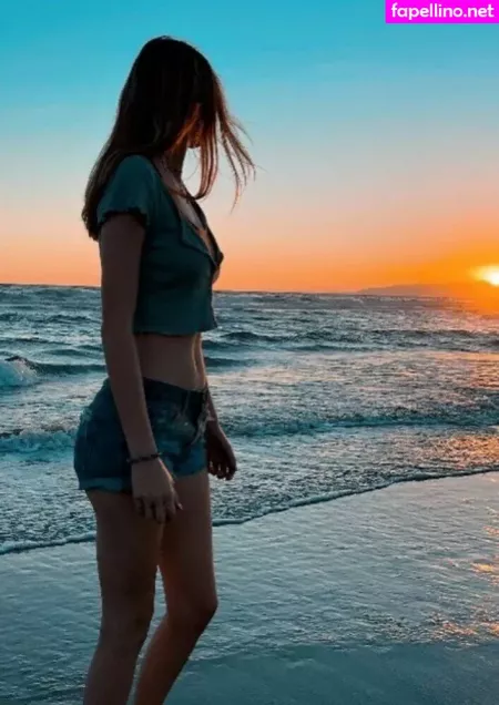 Ambrydear OnlyFans Thumbnail #MOcx9xwRZx