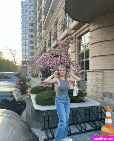 Amel Lia OnlyFans Thumbnail #XucJHZcbpD