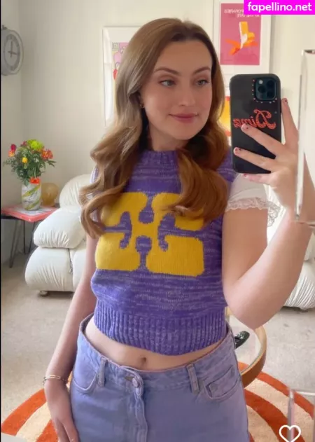 Amelia Dimoldenberg OnlyFans Thumbnail #831HsUJGIL